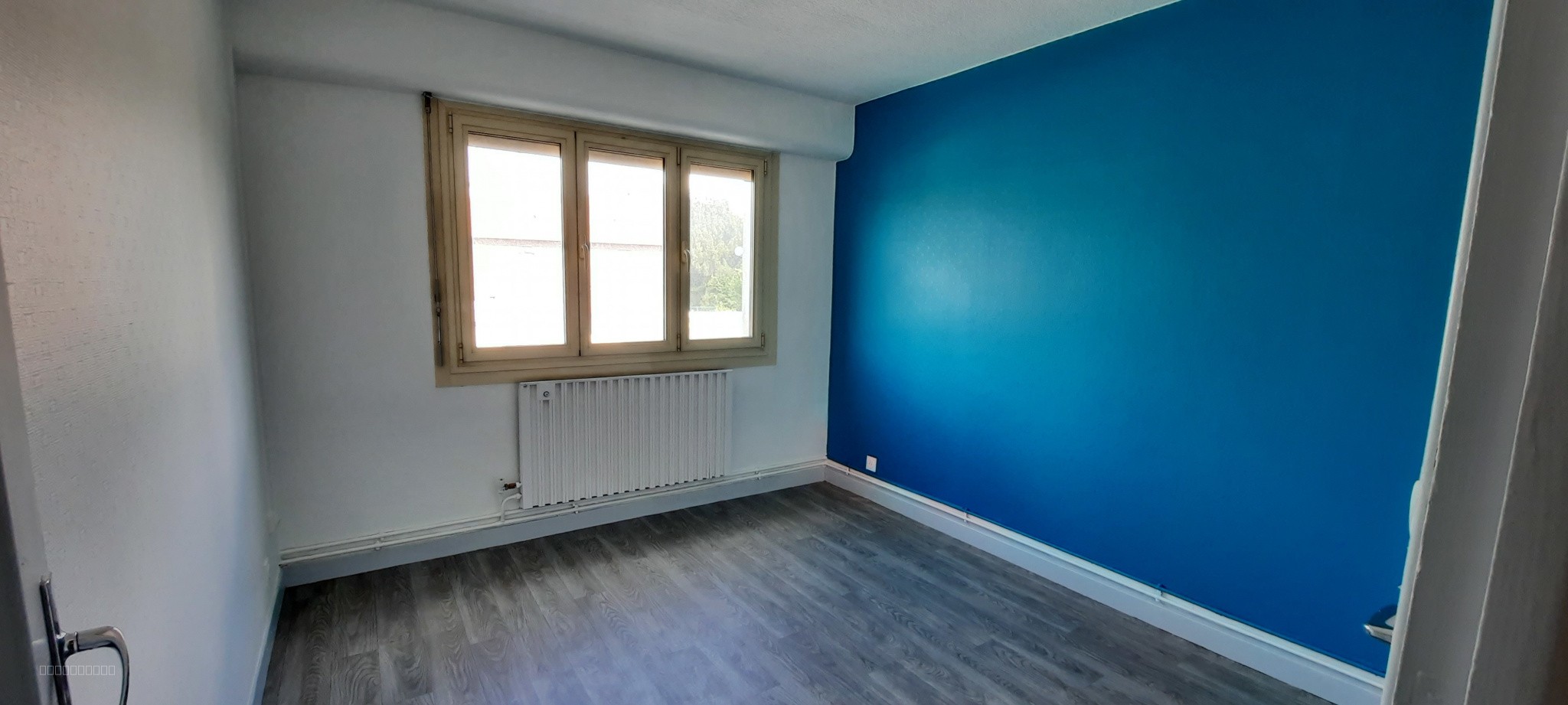 BUREAUX EN PARFAIT ETAT SUR AXE PASSANT — photo 2