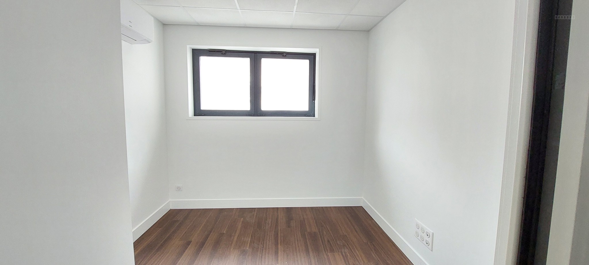 BUREAUX DE 54 M2 HYPER CENTRE — photo 3