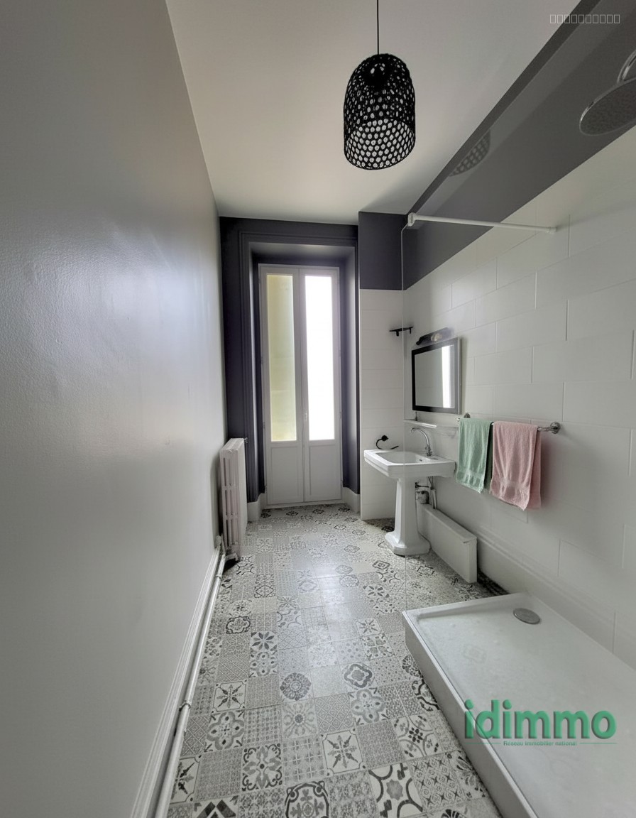 Magnifique appartement  au deuxième étage avec un locataire en place, pour investisseur en plein centre ville — photo 7
