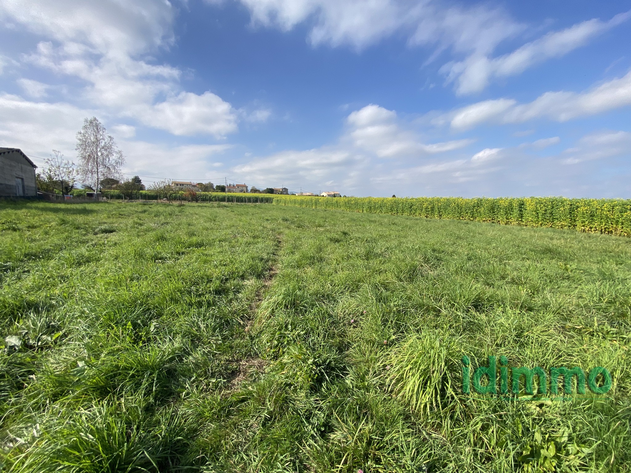 Opportunité rare : terrain plat de 884 m2 constructible viabilisé sur la commune d' Éclassan... — photo 2