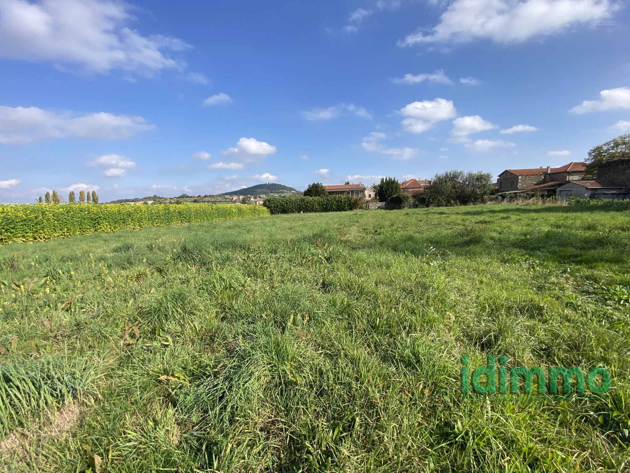 Opportunité rare : terrain plat de 884 m2 constructible viabilisé sur la commune d' Éclassan... — photo 3