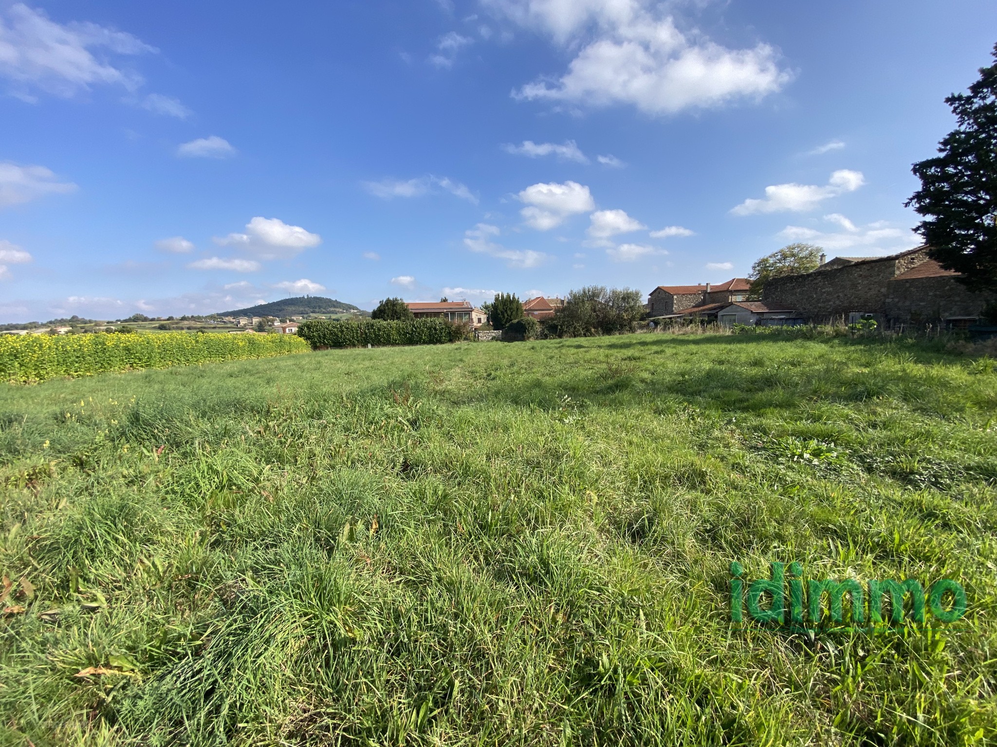 Exclusivité : magnifique terrain plat constructible  viabilisé de  987 m2 à Éclassan — photo 4