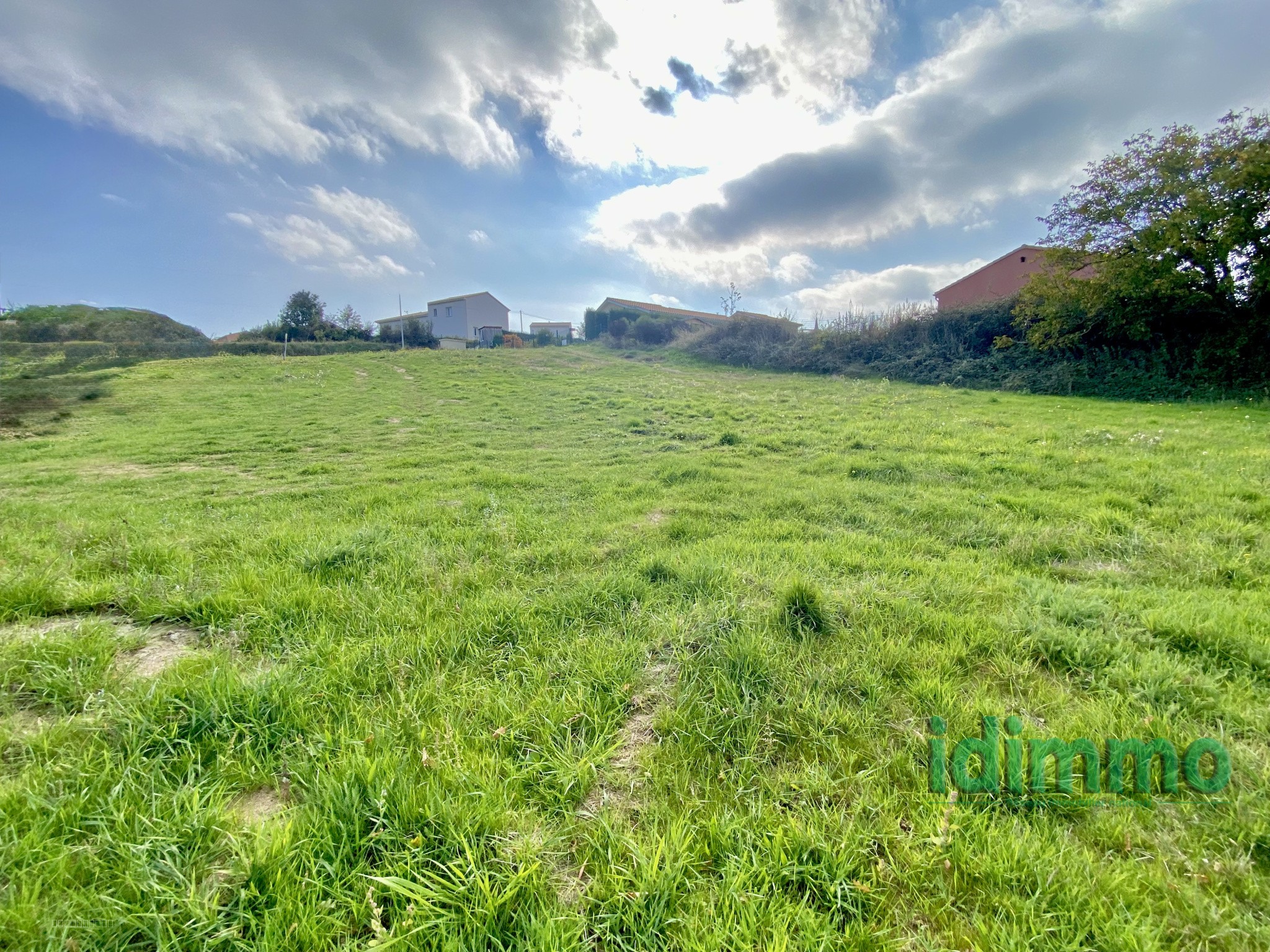 Terrain constructible exceptionnel de 1019 m2- vue sur le Pilat et calme assuré à Préaux... — photo 2