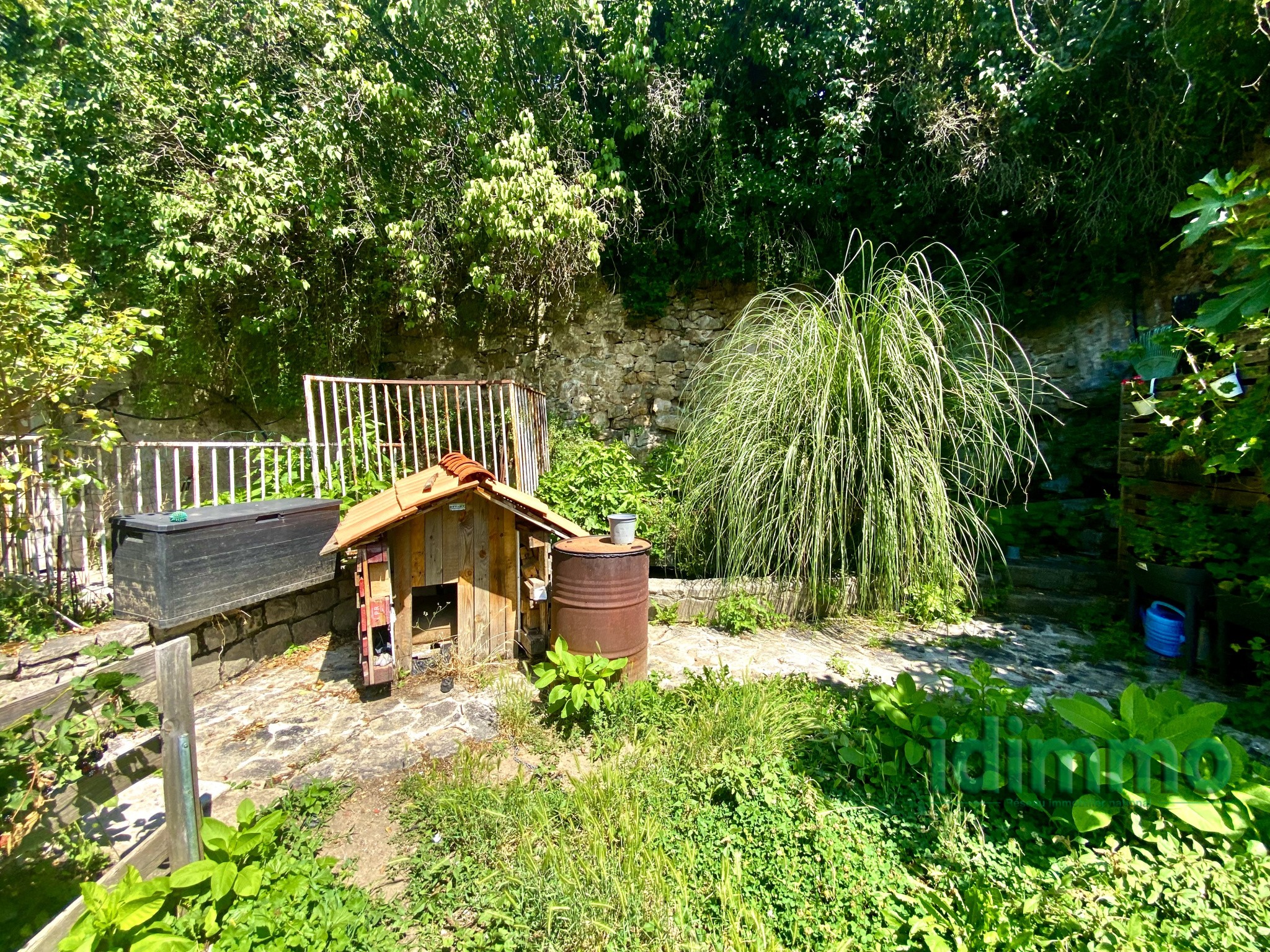 Maison, de caractère en pierre, avec ascenseur et un terrain arboré, proche des commodités à Annonay. — photo 17