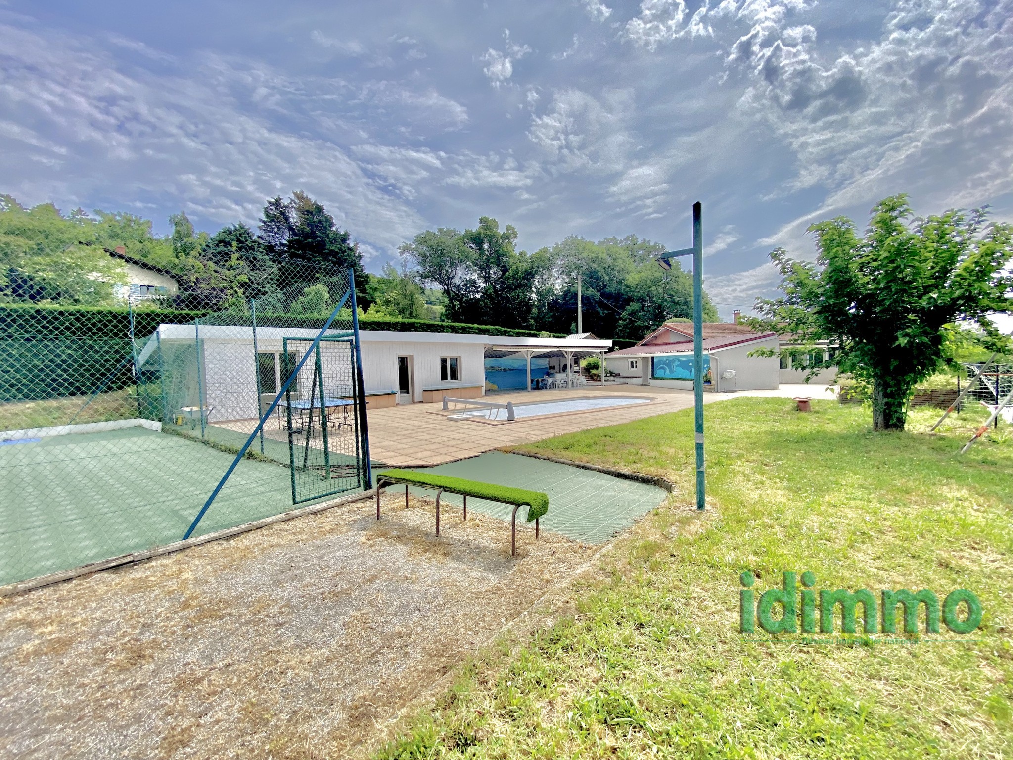 Magnifique maison sur un terrain de 2585 m2 proche de Bourg-Argental... — photo 2