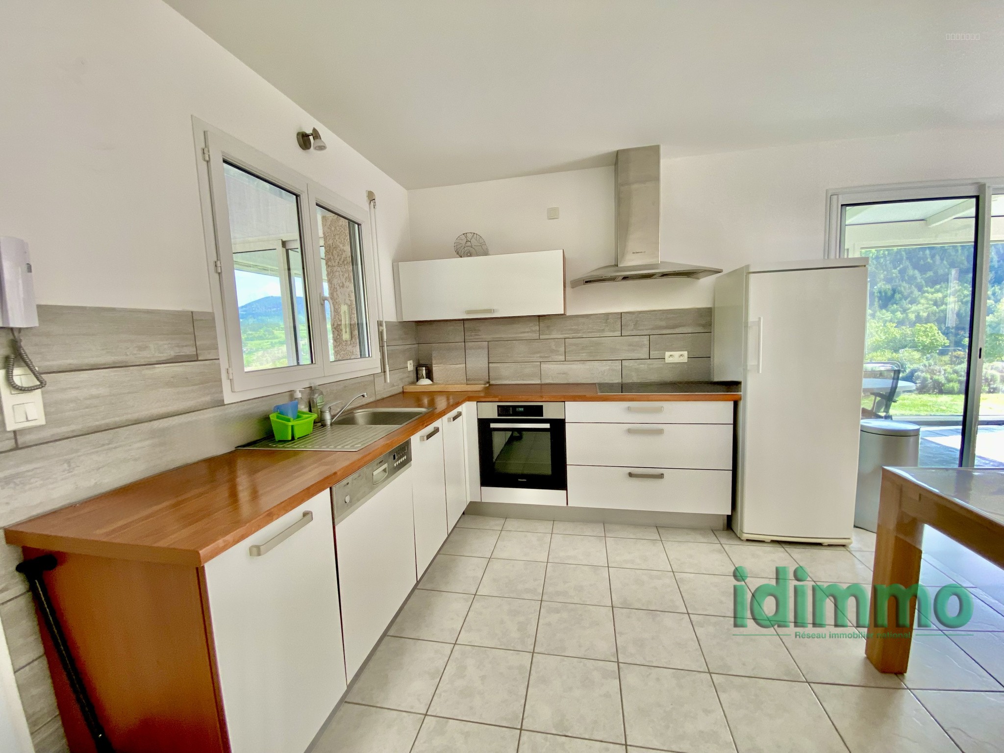 Maison de plain-pied conçue pour personne à mobilité réduite avec véranda d'exception sur un terrain de 1700 m — photo 17