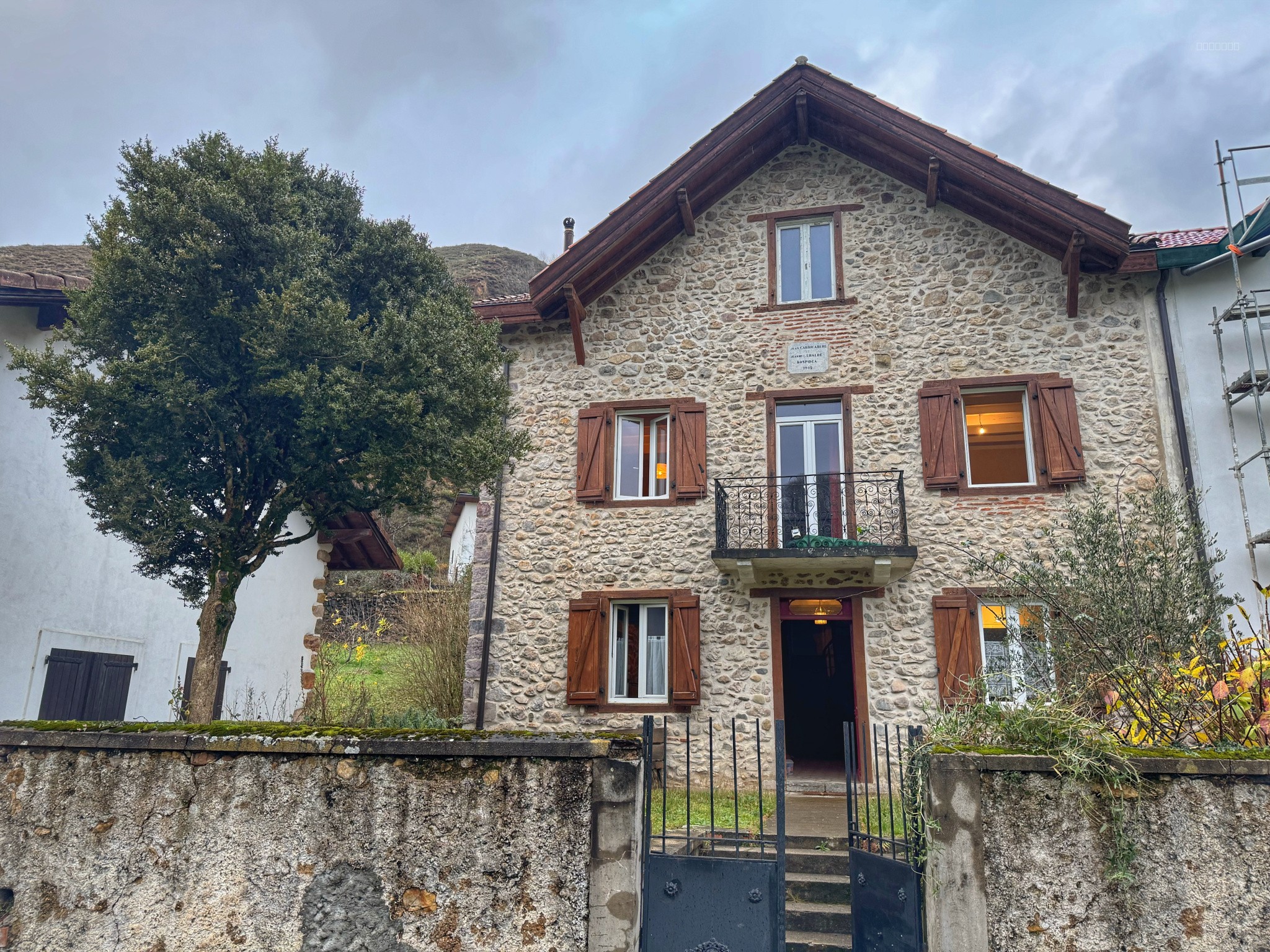 Maison mitoyenne en pierres — photo 3