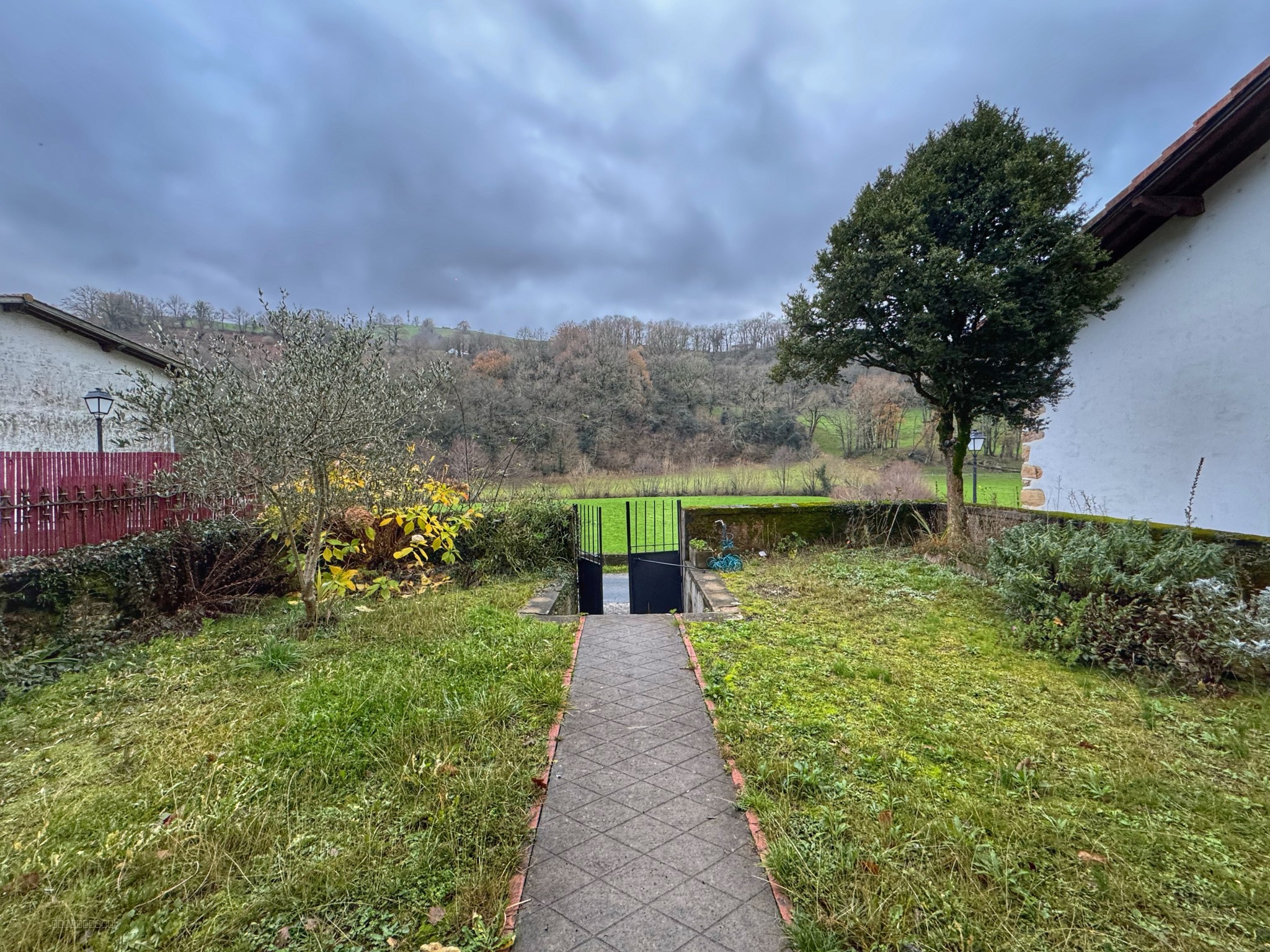 Maison mitoyenne en pierres — photo 2