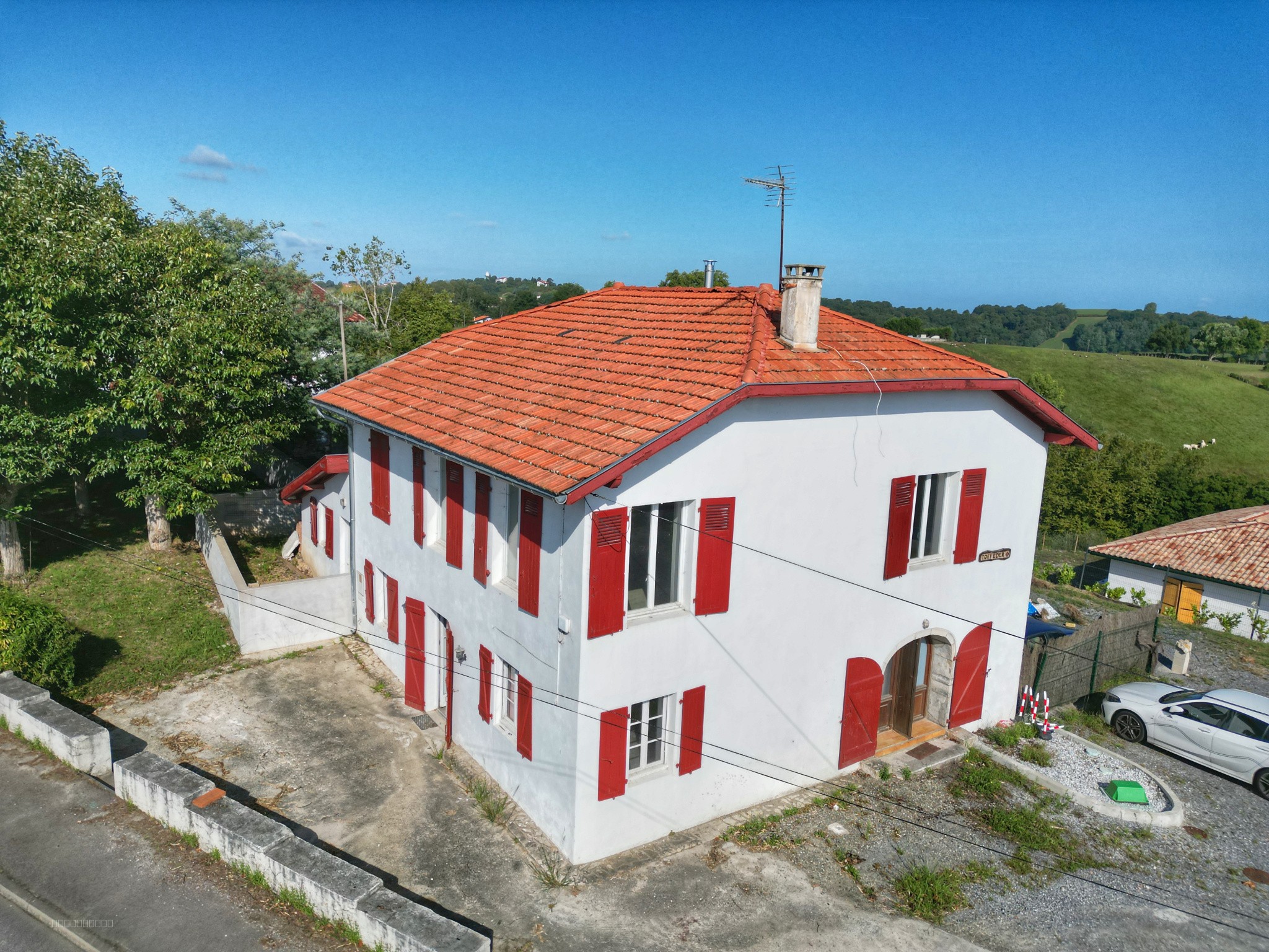 Maison mitoyenne composée de 2 appartements à Bardos — photo 2