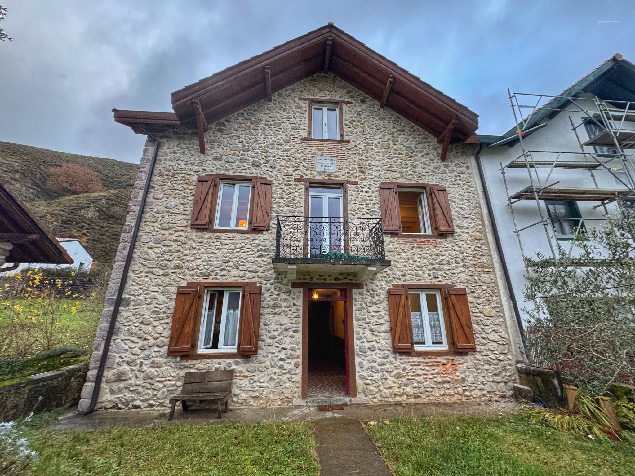 Maison mitoyenne en pierres — photo 17