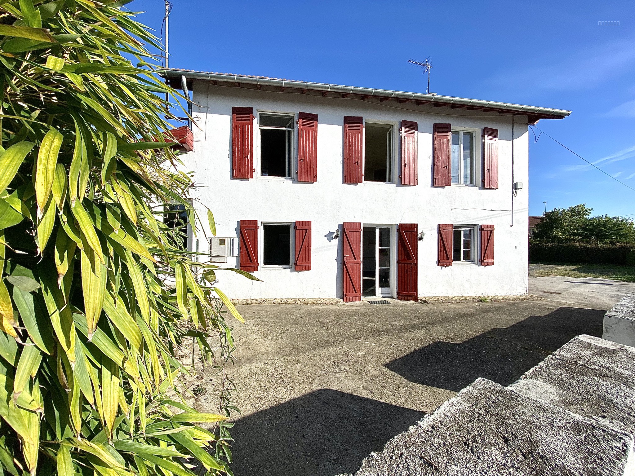 Maison mitoyenne composée de 2 appartements à Bardos — photo 15