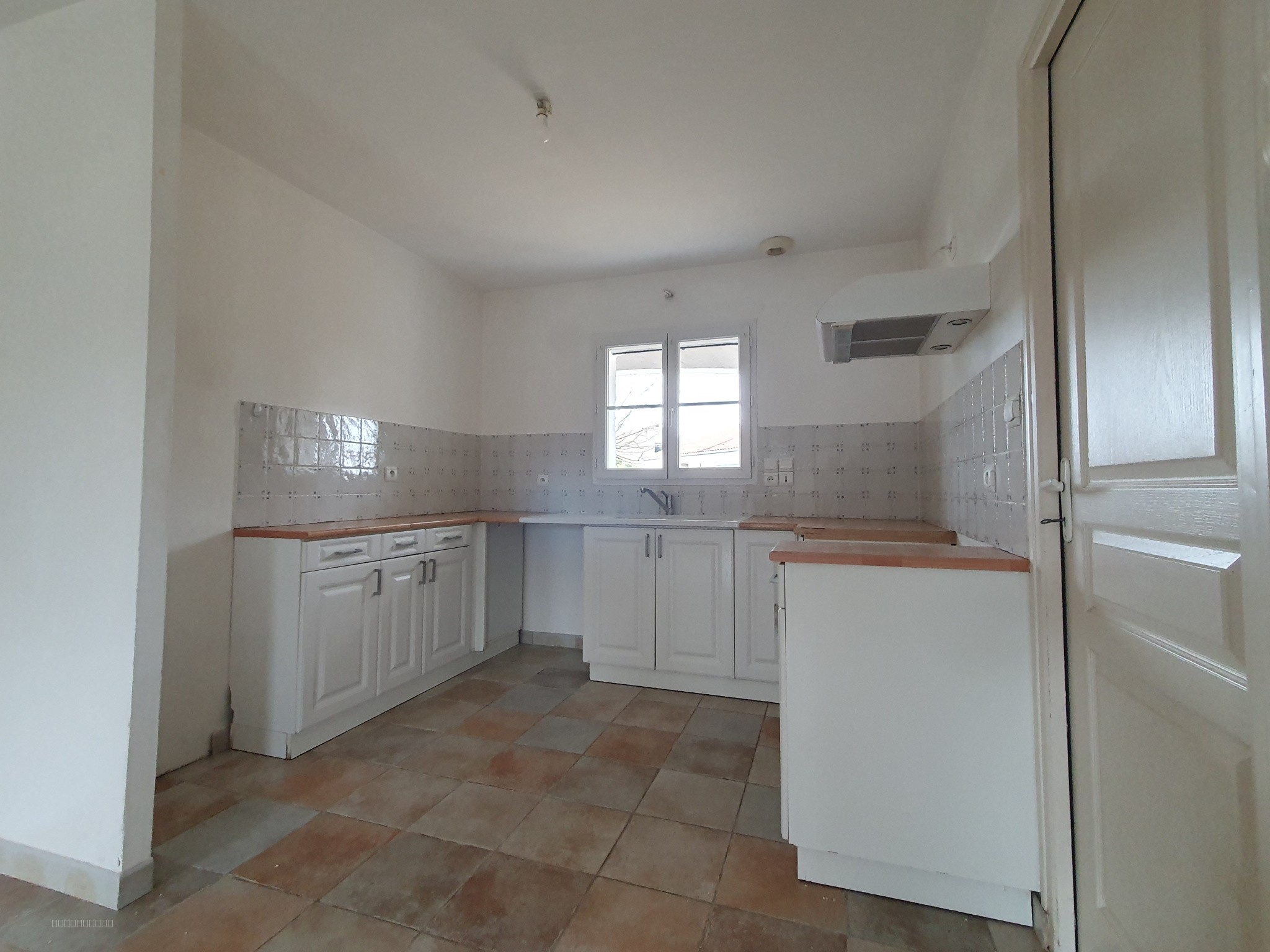 AGREABLE MAISON DANS QUARTIER CALME — photo 4