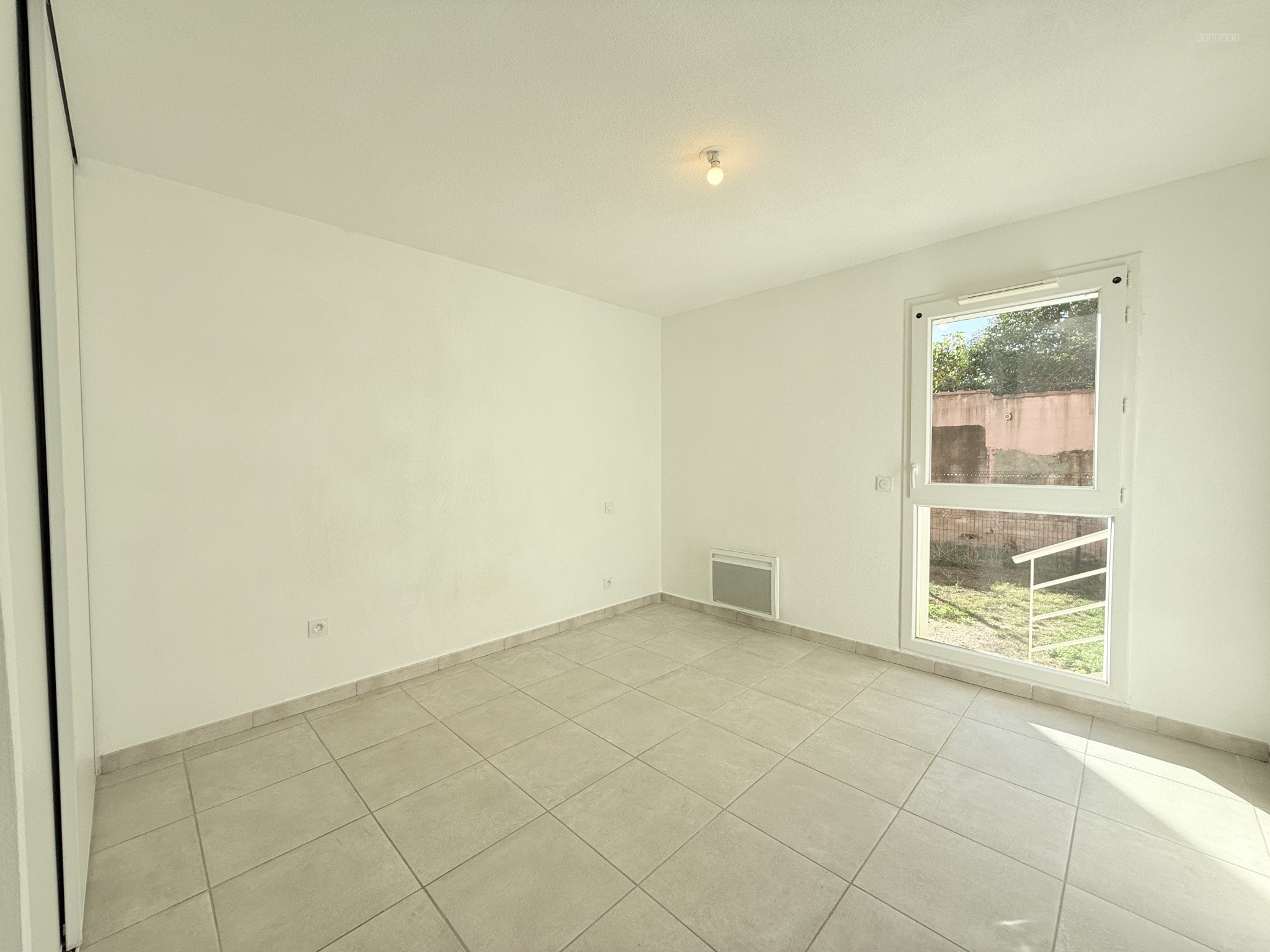 À Lunel, appartement T3 avec jardin et garage — photo 9