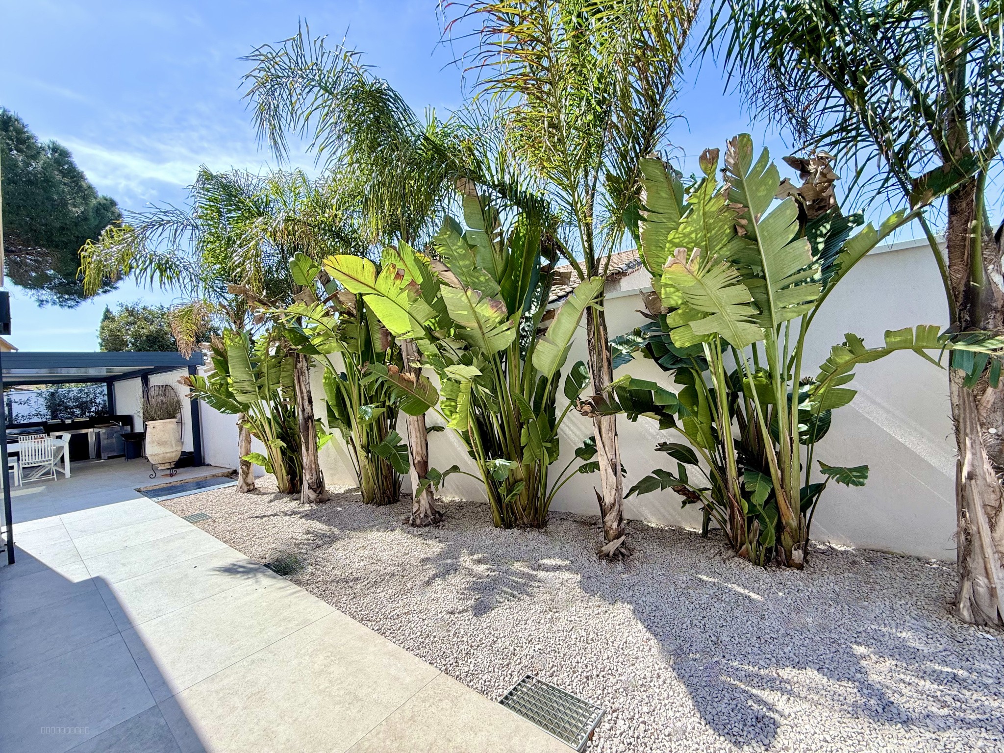 PEROLS maison contemporaine avec piscine — photo 6