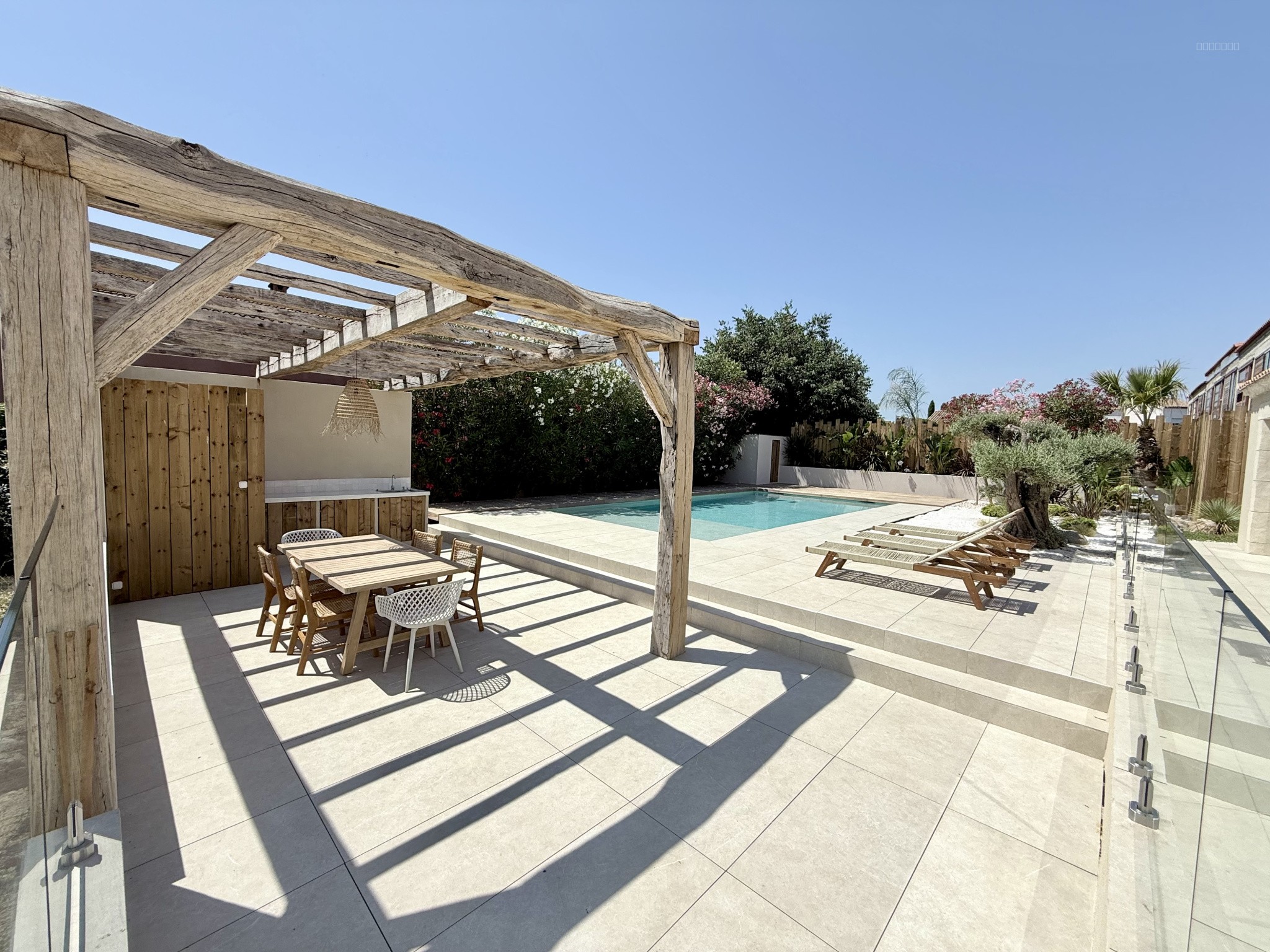 PEROLS maison T6 avec piscine au sel et garage — photo 11