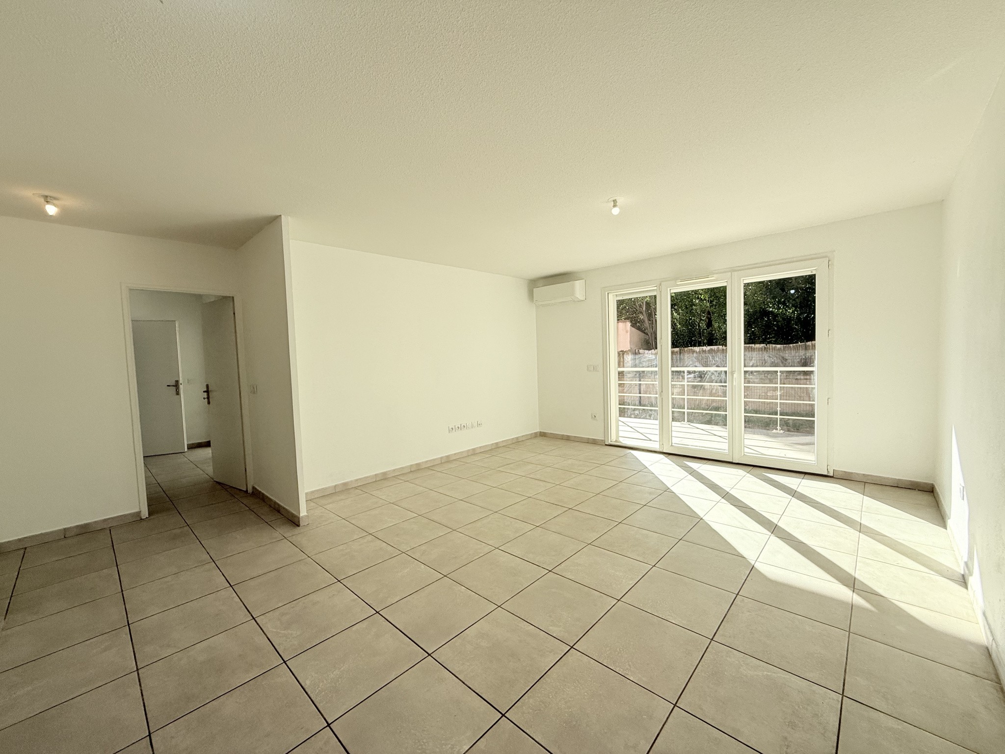 À Lunel, appartement T3 avec jardin et garage — photo 2