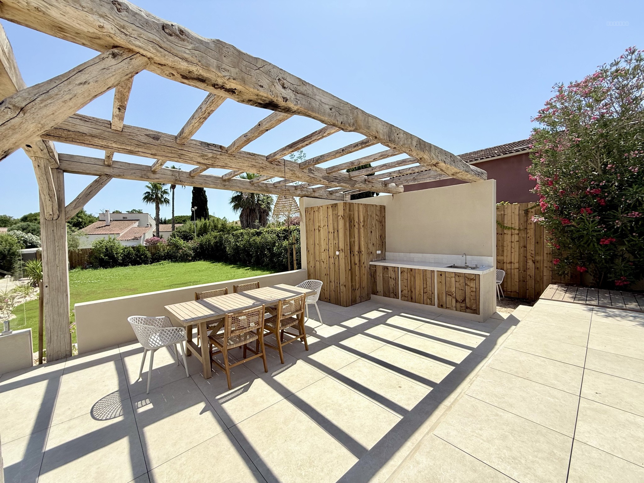 PEROLS maison T6 avec piscine au sel et garage — photo 7