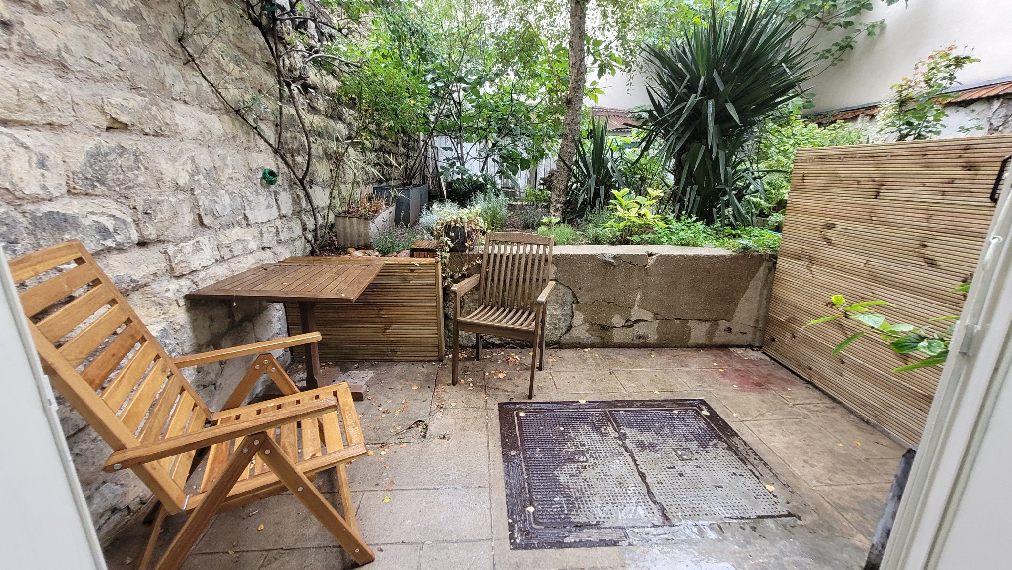 A LOUER STUDIO MEUBLE QUARTIER VALMY AVEC EXTERIEUR — photo 5