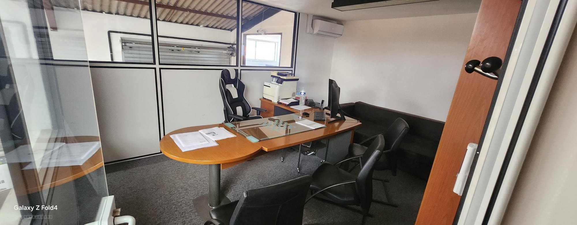 À la vente Bâtiment de stockage avec bureaux — photo 2