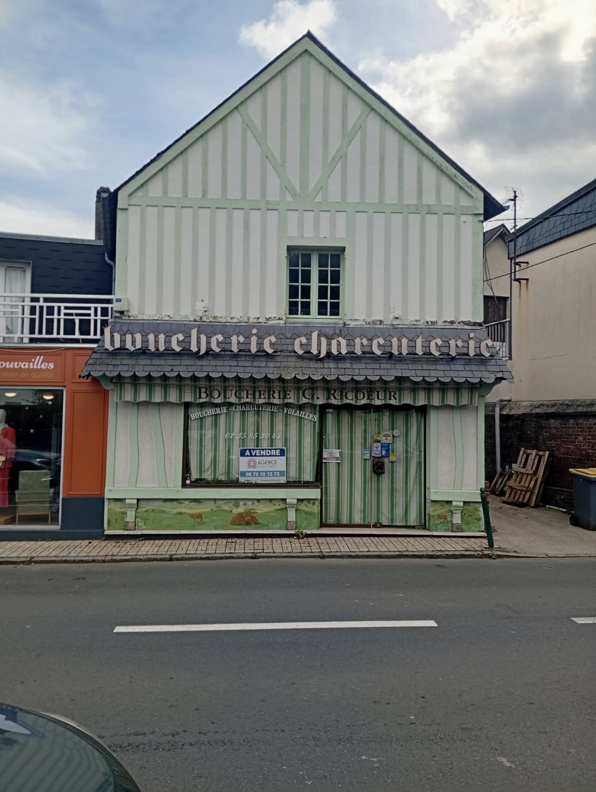 À vendre Immeuble mixte à réhabiliter Luneray centre-bourg — photo 1