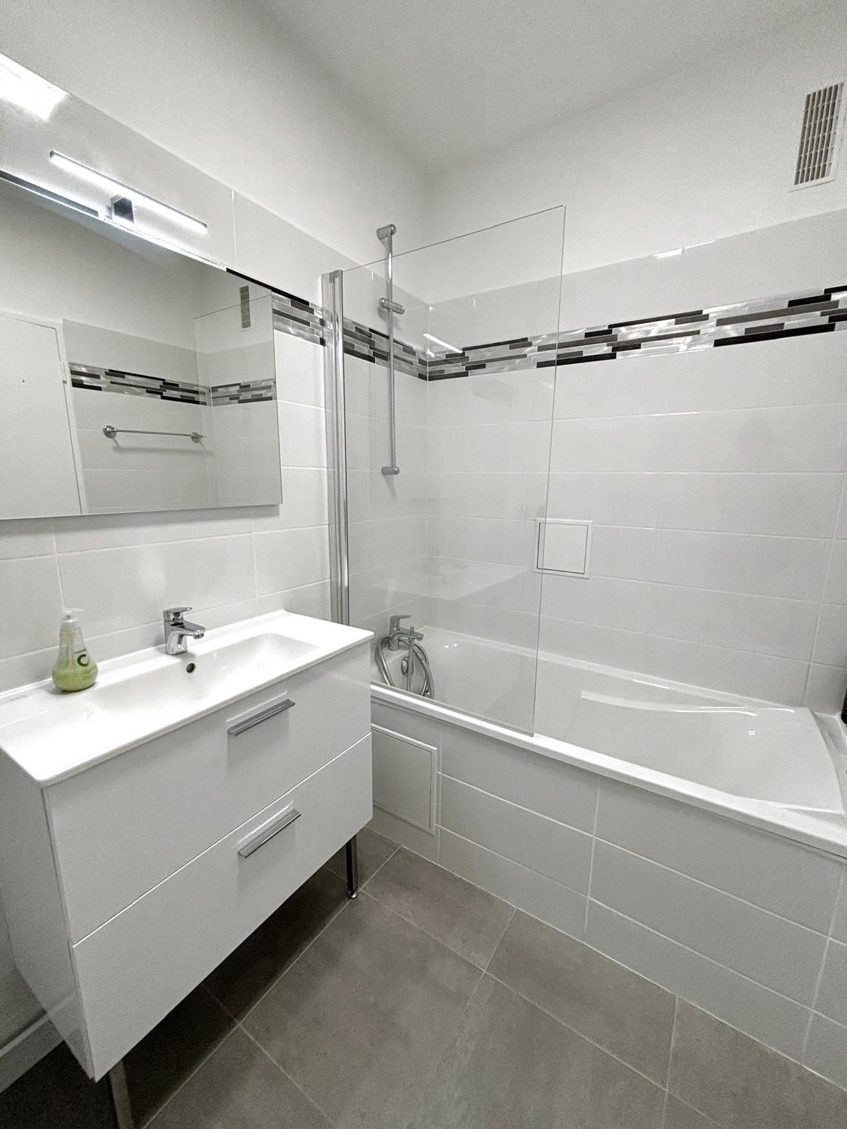 À vendre   Spacieux F4 avec balcons cave et box en sous sol    BAS Montmorency (Avenue de la Division Leclerc) — photo 4