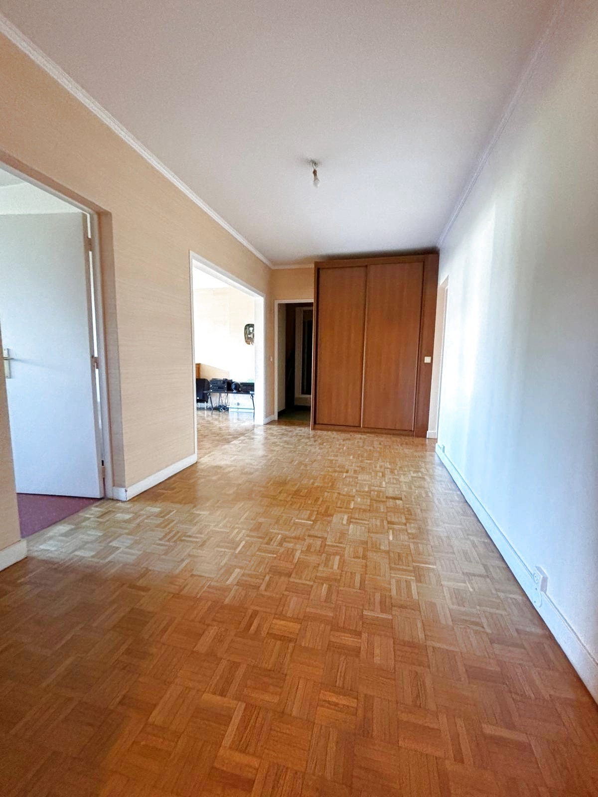 À vendre   Spacieux F4 avec balcons cave et box en sous sol    BAS Montmorency (Avenue de la Division Leclerc) — photo 3