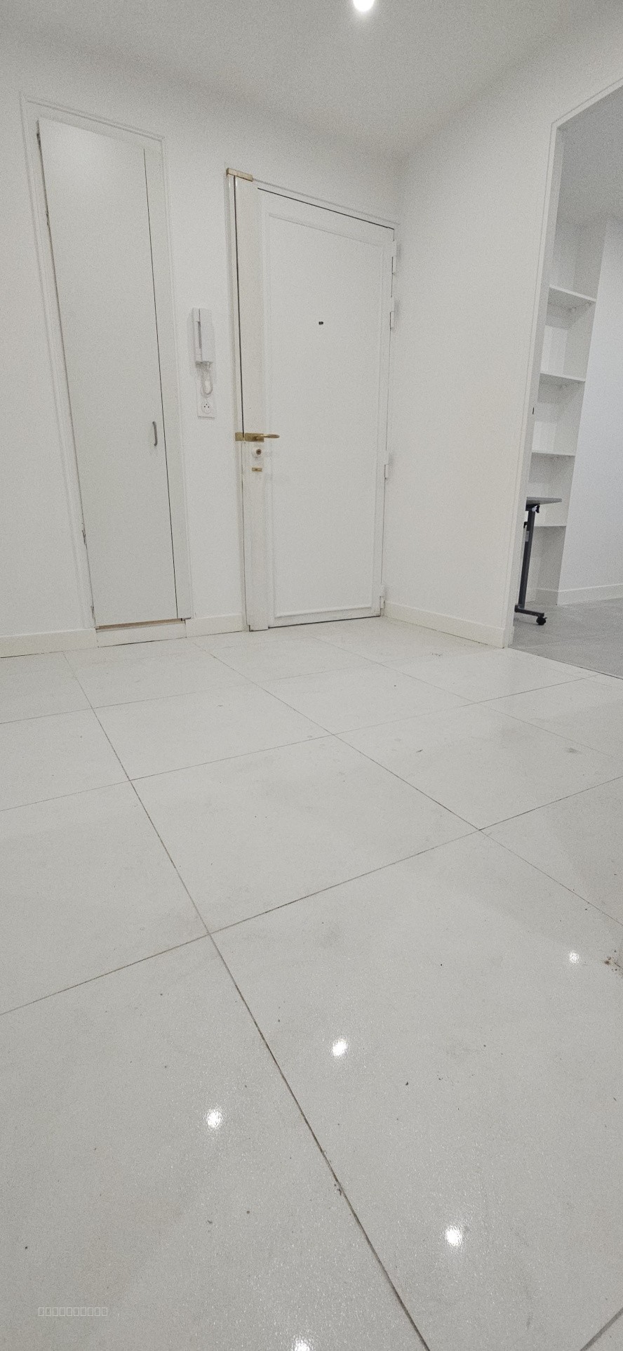 À vendre   superbe  F3 avec balcon et cave en plein centre ville. — photo 8