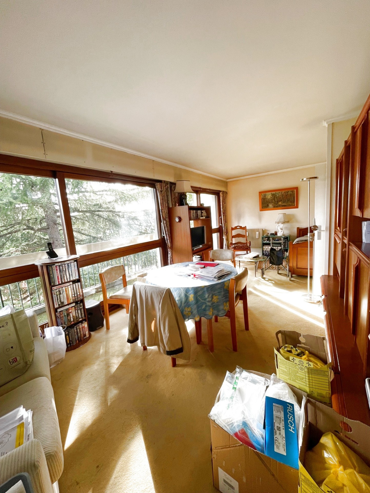 SAINT GRATIEN F1 AVEC BALCON CAVE BOX ET 2 PLACES DE PARKING — photo 2