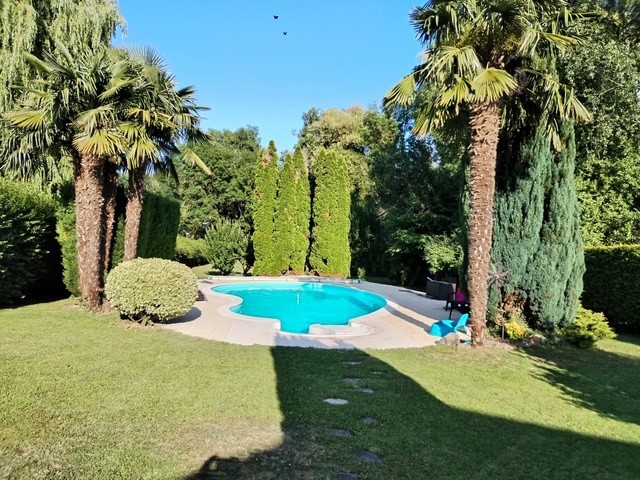 PROPRIETE FAMILIALE DE PLAIN PIED AVEC PISCINE EDIFIE SUR 3000M2 — photo 3