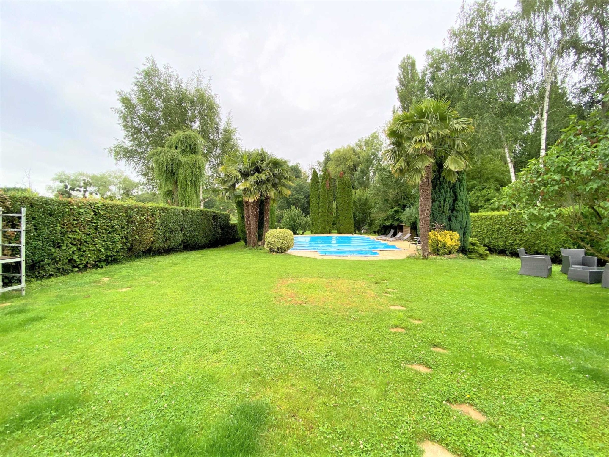 PROPRIETE FAMILIALE DE PLAIN PIED AVEC PISCINE EDIFIE SUR 3000M2 — photo 2