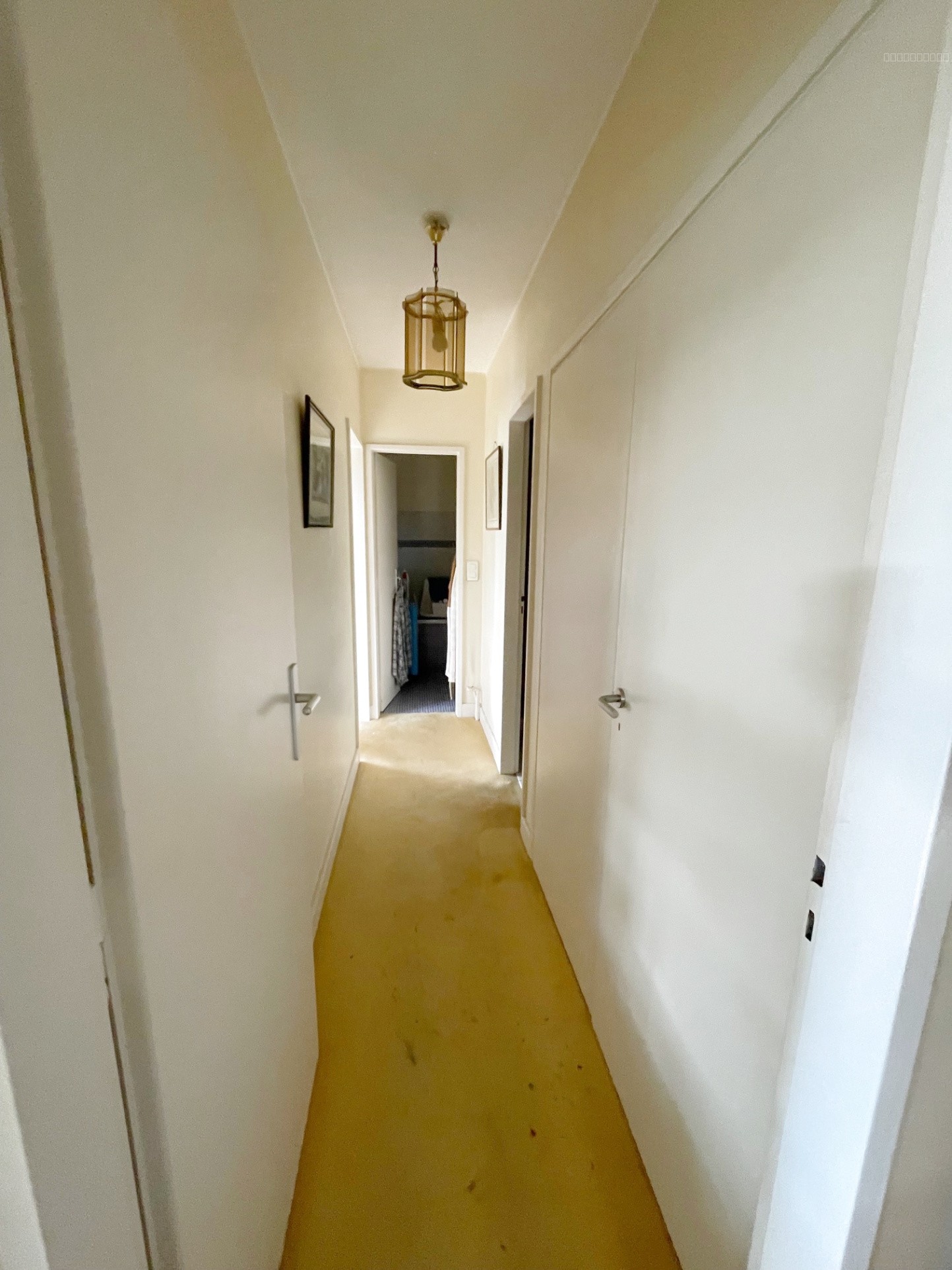 SAINT GRATIEN F1 AVEC BALCON CAVE BOX ET 2 PLACES DE PARKING — photo 3