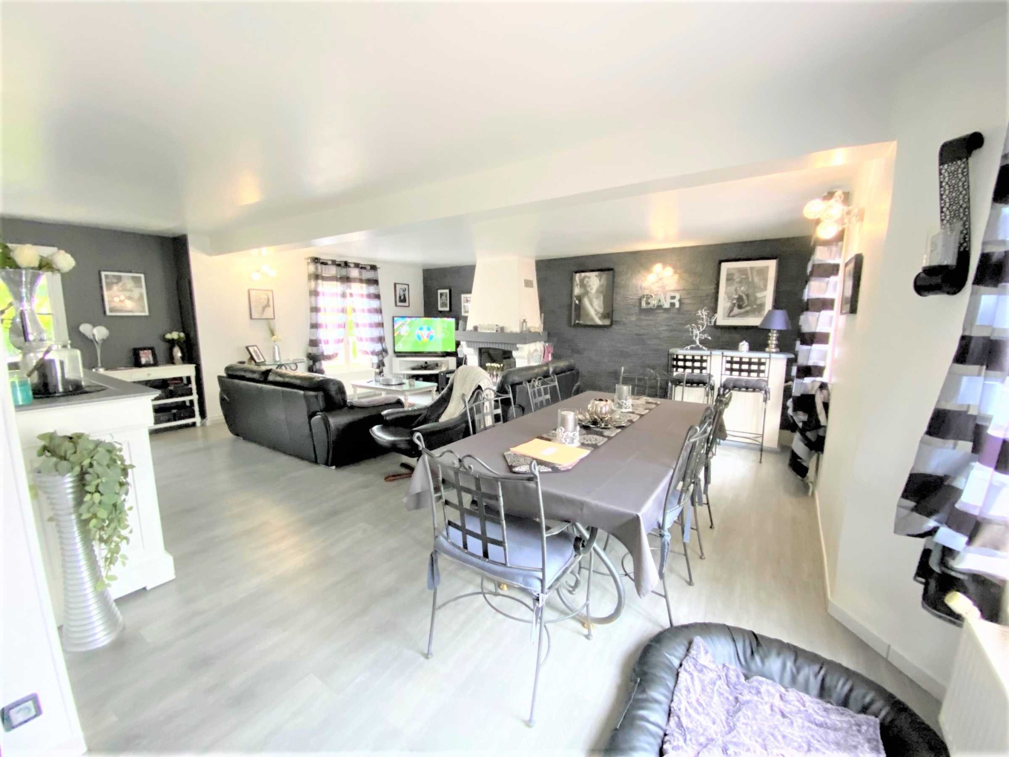 PROPRIETE FAMILIALE DE PLAIN PIED AVEC PISCINE EDIFIE SUR 3000M2 — photo 6