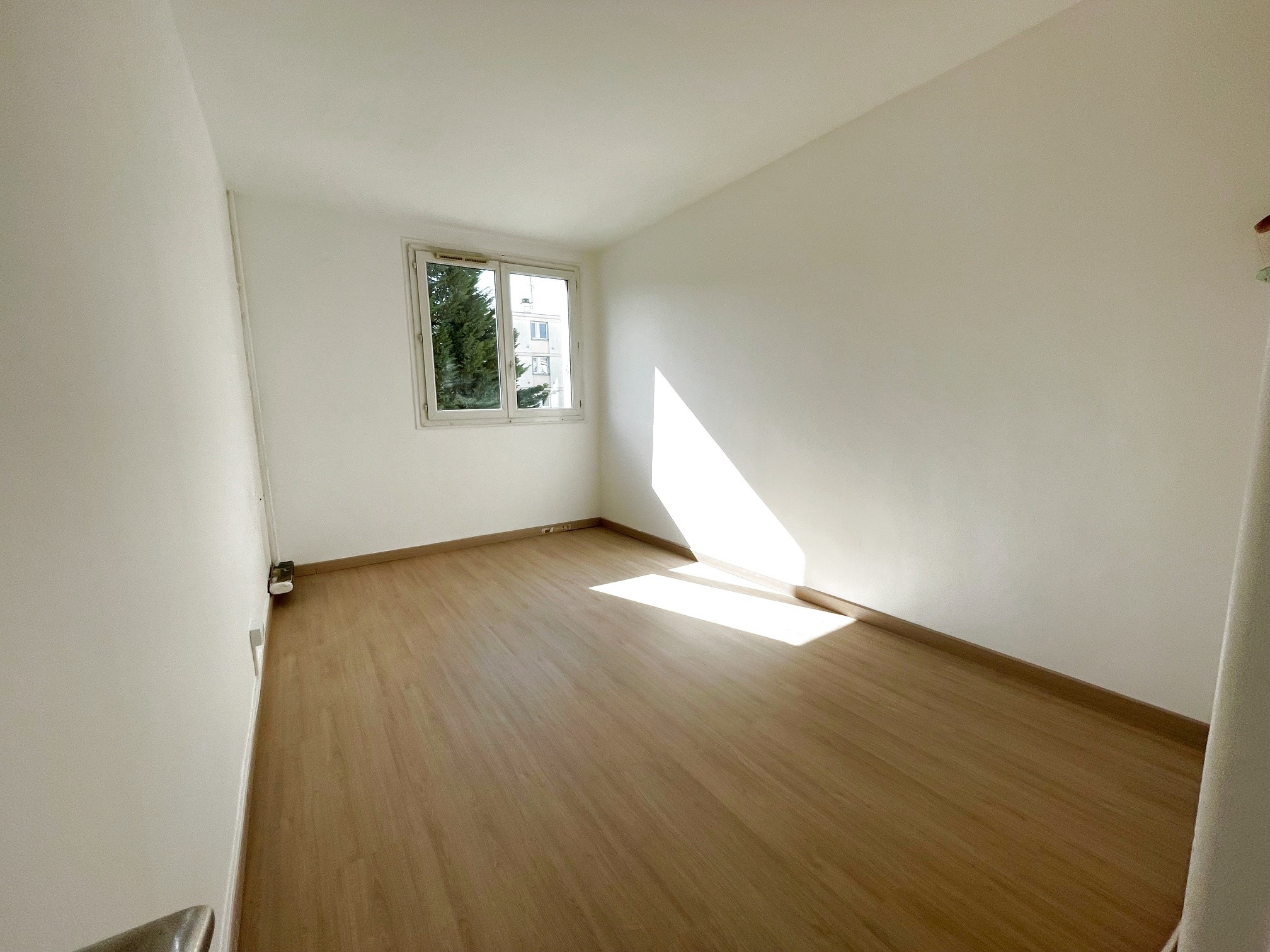 Appartement 4 pièces   80 m2   Rénové   Parking et Cave   Taverny — photo 4