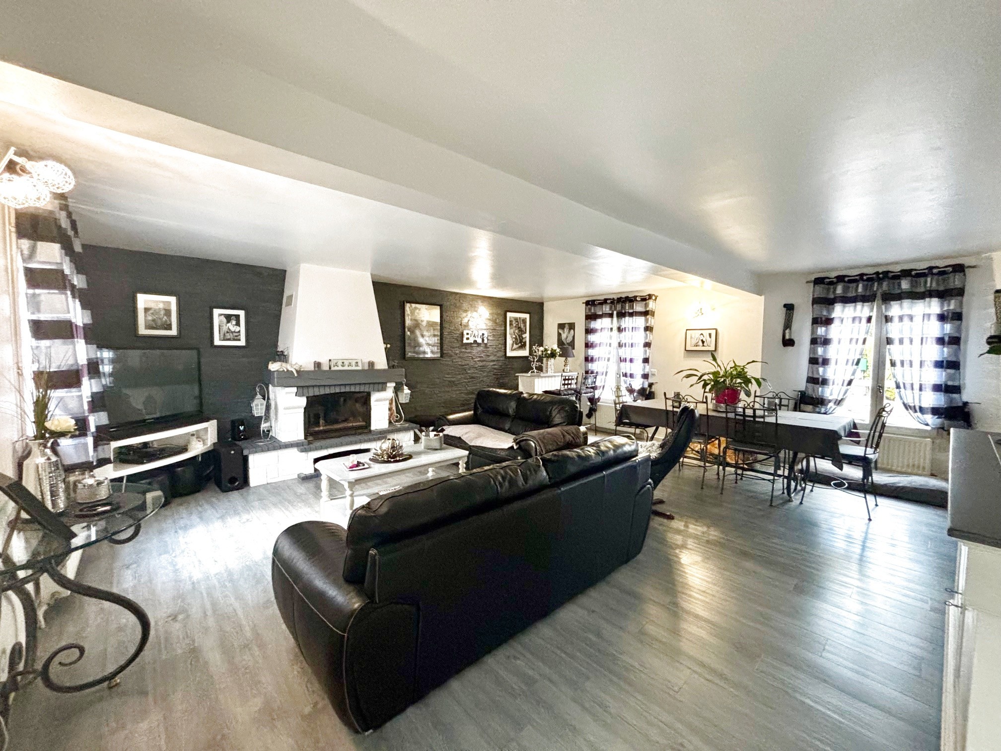 PROPRIETE FAMILIALE DE PLAIN PIED AVEC PISCINE EDIFIE SUR 3000M2 — photo 5