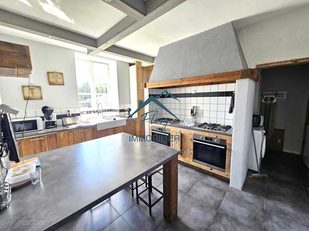 Propriété avec gîte et dépendances — photo 4