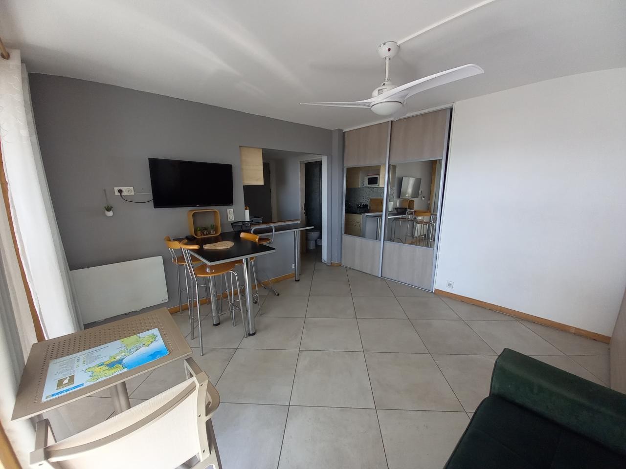 Beau T1 refait à neuf avec vue sur mer. — photo 4