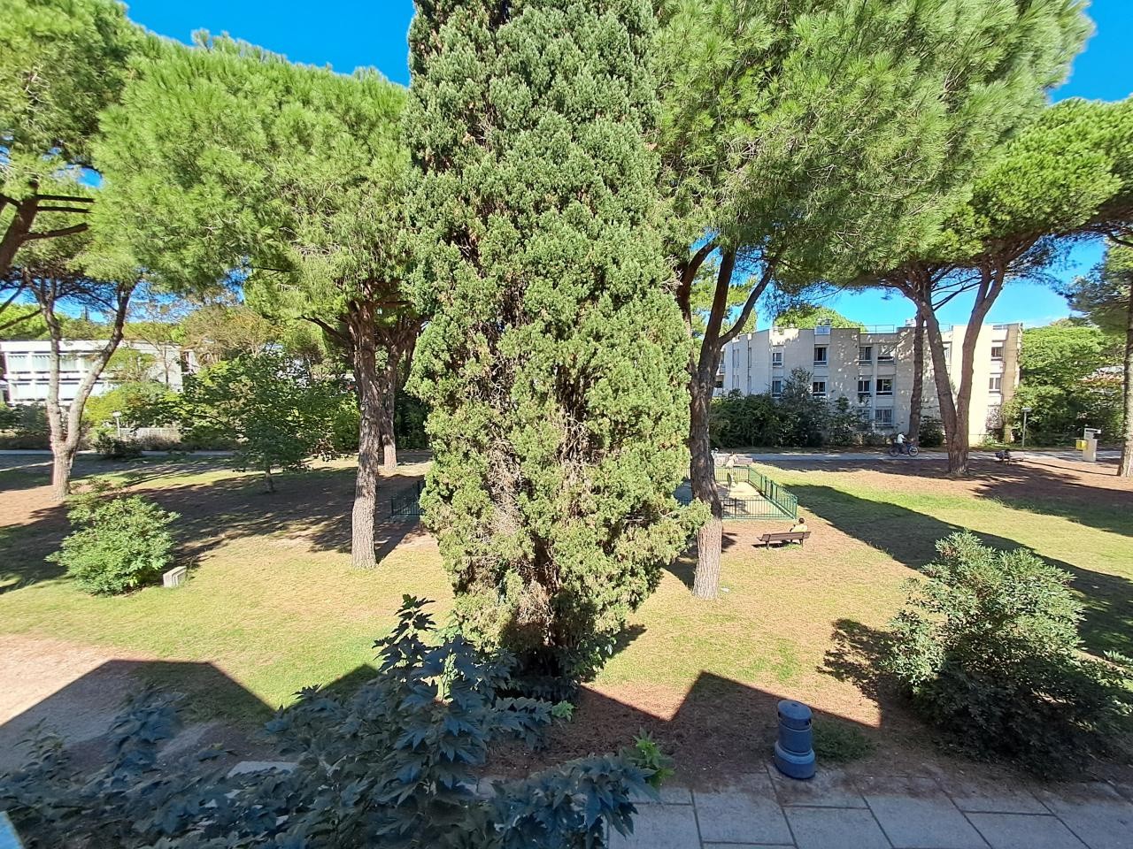 Appartement type 3 traversant avec vue jardin. — photo 9
