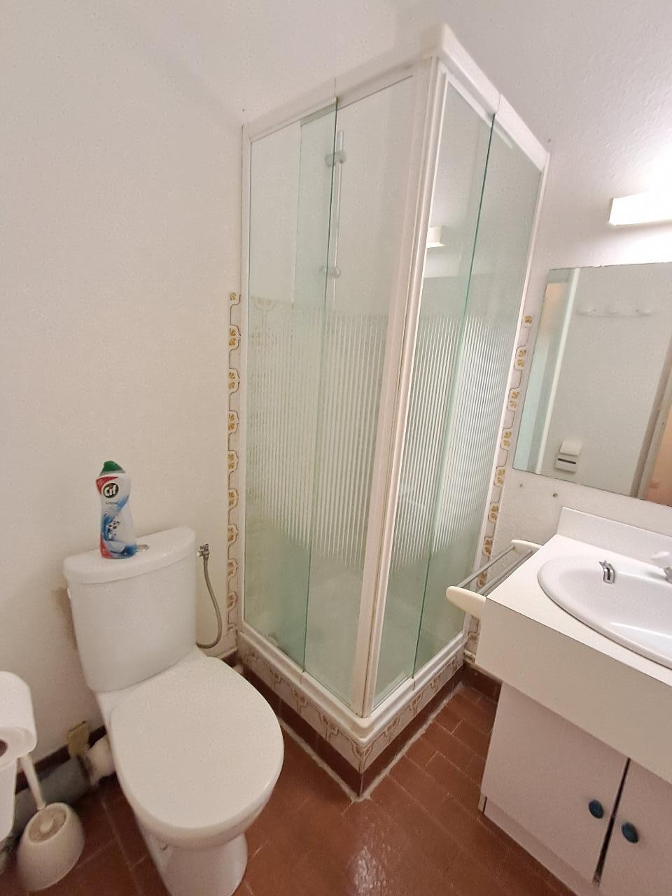 Studio cabine avec ascenseur et piscine. — photo 4