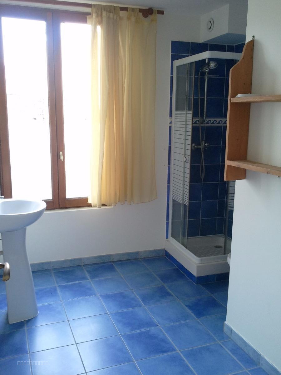 Appartement F3 - Centre-ville AUNEAU — photo 4