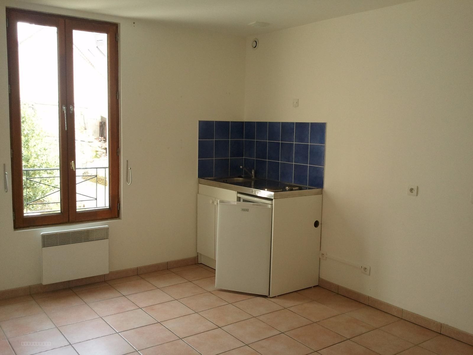 Appartement F3 - Centre-ville AUNEAU — photo 2