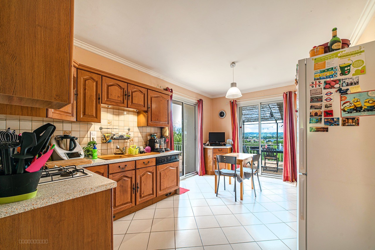 Vue exceptionnelle et beaux volumes pour cette belle maison proche du centre de Villeneuve sur Lot — photo 10