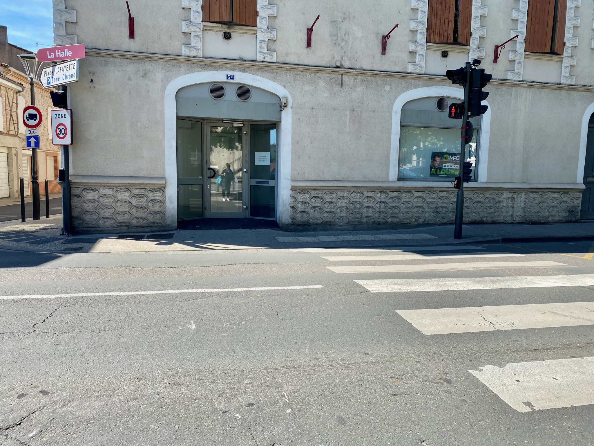 VILLENEUVE SUR LOT, maison de ville rénovée à proximité immédiate des commerces — photo 6