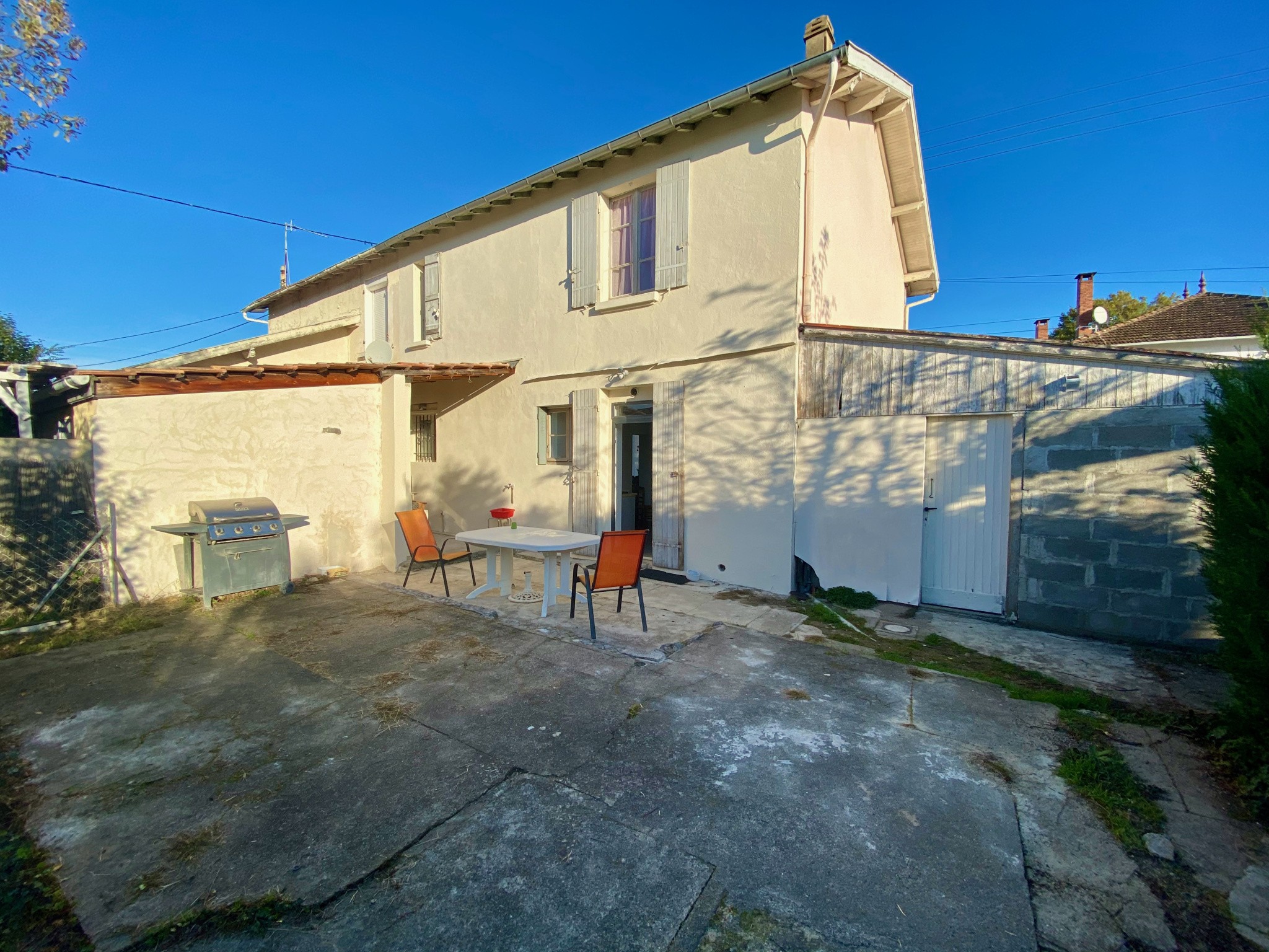 À Villeneuve-Sur-Lot, maison de ville rénovée proche du centre ville — photo 18