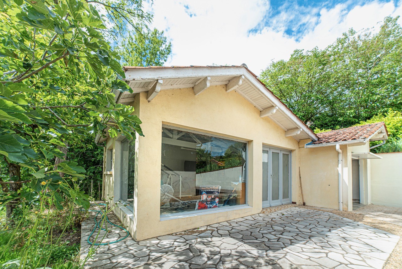 Vue exceptionnelle et beaux volumes pour cette belle maison proche du centre de Villeneuve sur Lot — photo 20