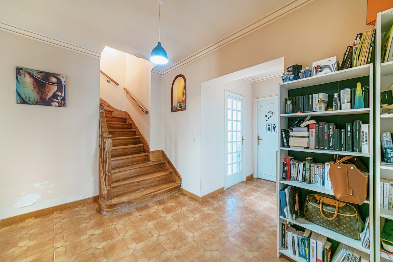 Vue exceptionnelle et beaux volumes pour cette belle maison proche du centre de Villeneuve sur Lot — photo 15