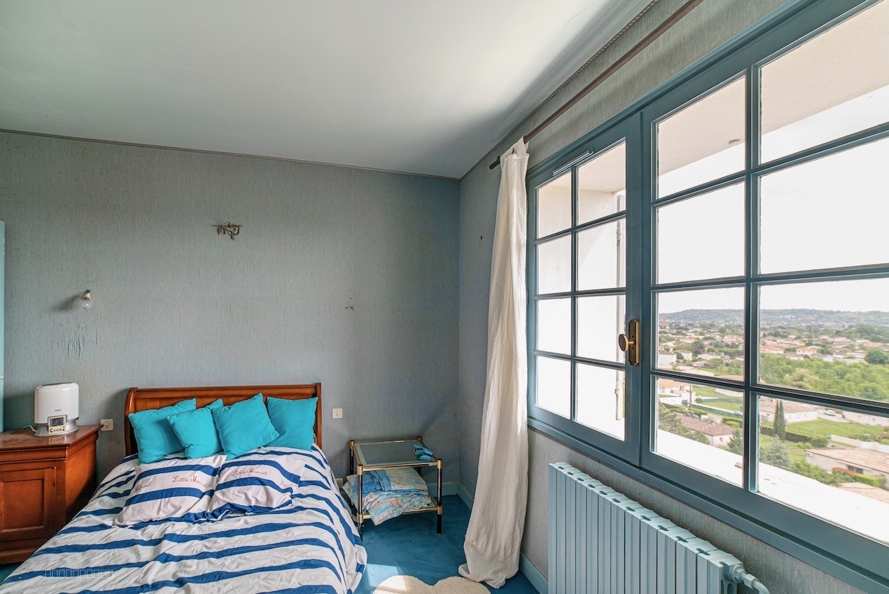 Vue exceptionnelle et beaux volumes pour cette belle maison proche du centre de Villeneuve sur Lot — photo 18