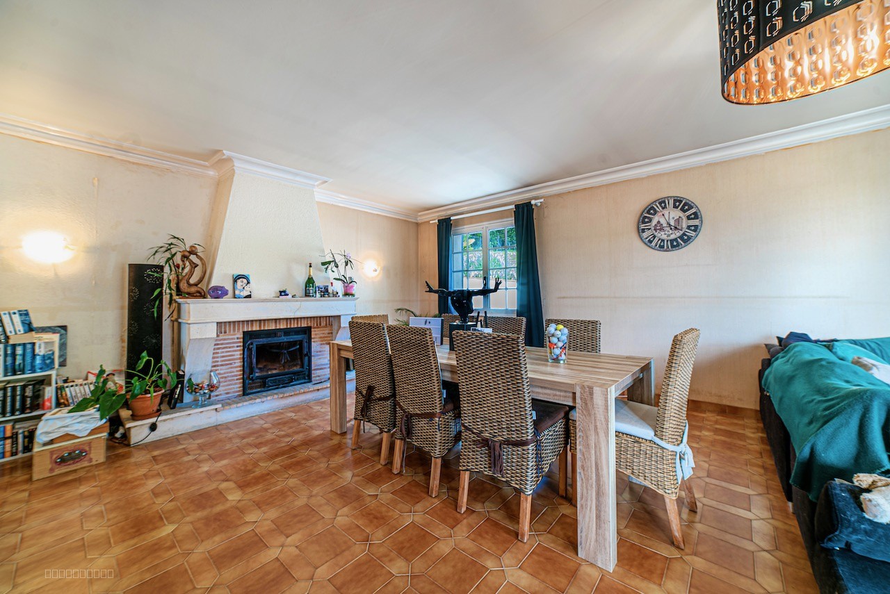 Vue exceptionnelle et beaux volumes pour cette belle maison proche du centre de Villeneuve sur Lot — photo 14