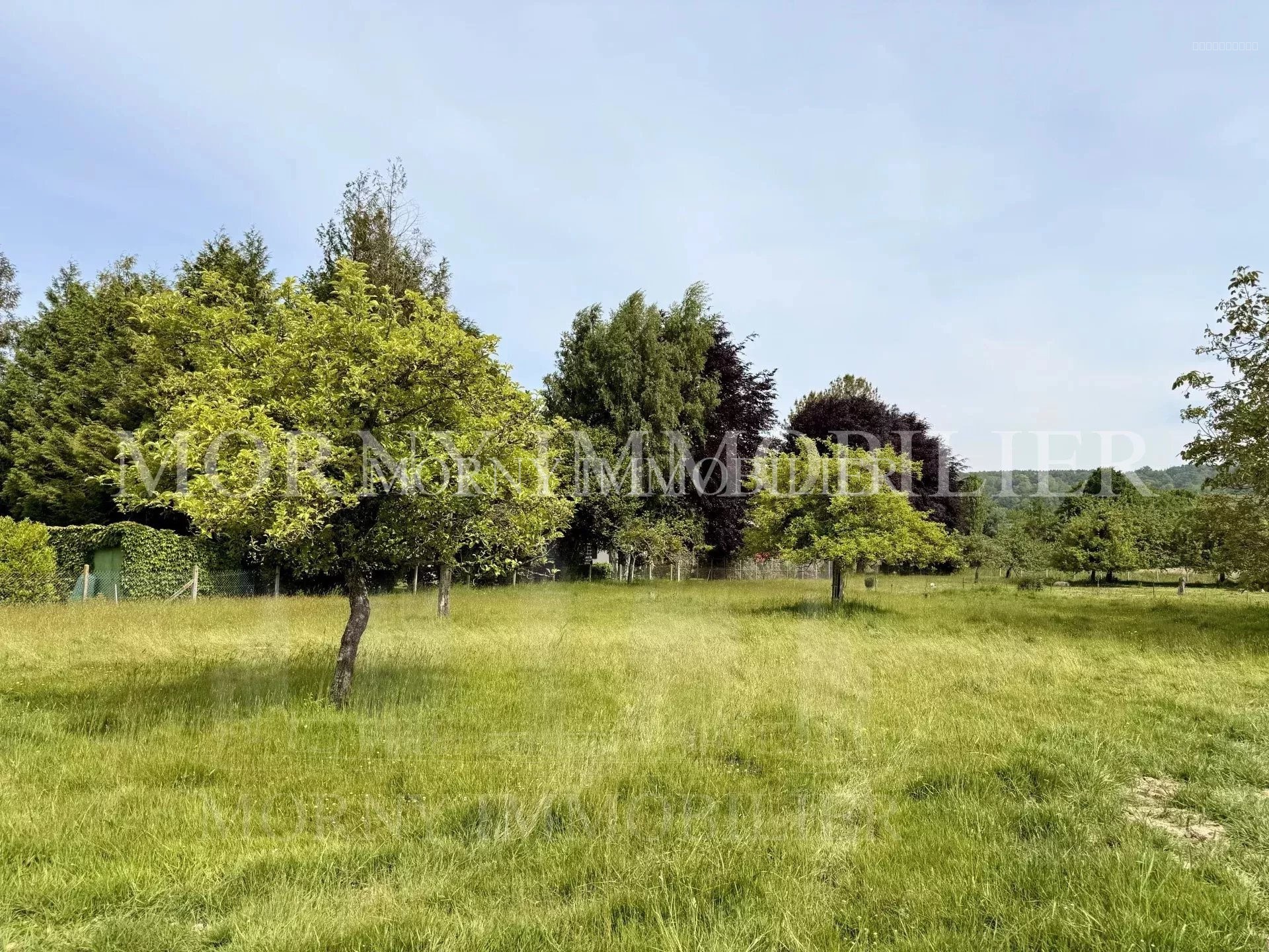 À VENDRE - TERRAIN VIABILISÉ - PETIT LOTISSEMENT DE 3 LOTS