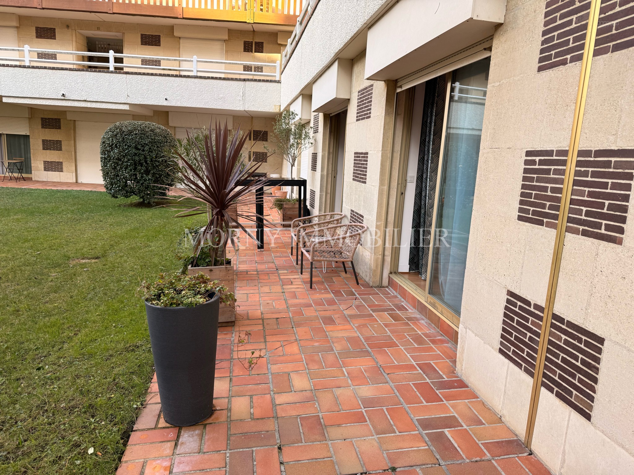 À VENDRE - APPARTEMENT AVEC JARDIN — photo 7