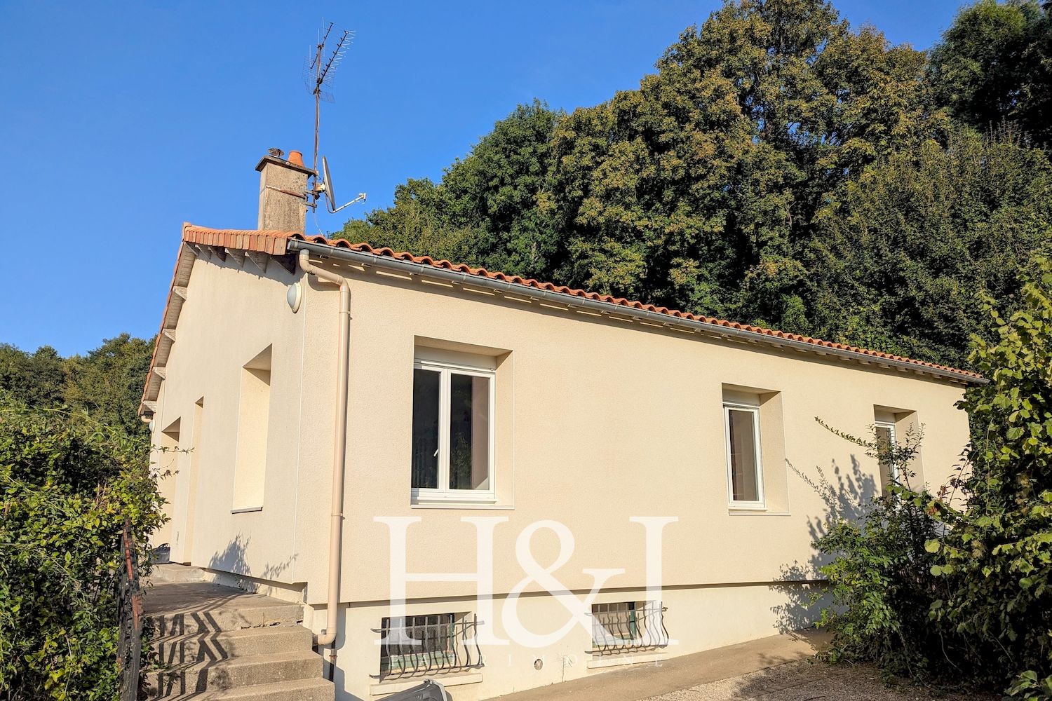 Maison sur sous-sol 5 pièces, LUSIGNAN — photo 2